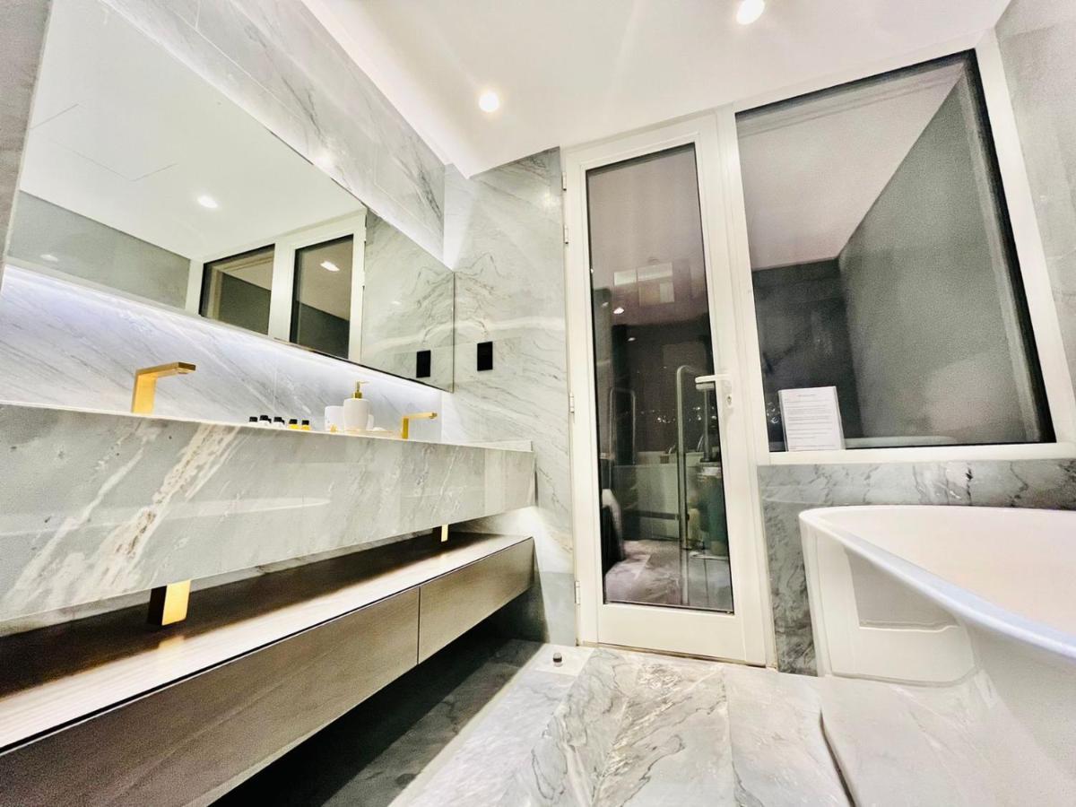 Five Palm Jumeirah - 2 Bedrooms & Maid Room In A Splendid Resort - Modernlux Дубай Екстер'єр фото